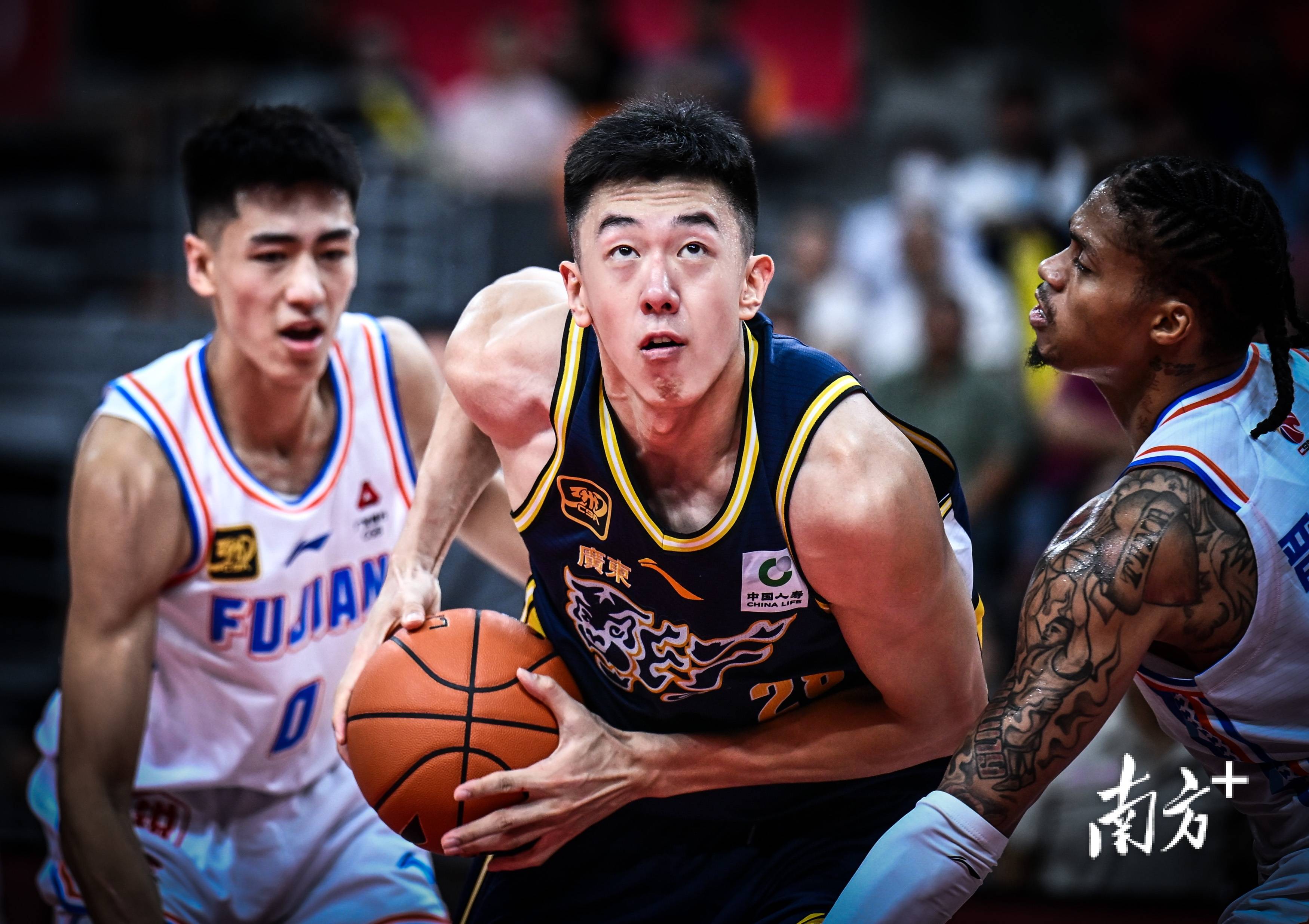 福建男篮发挥出色,战胜强劲对手,引发热议 福建男篮发挥出色,战胜强劲对手,引发热议