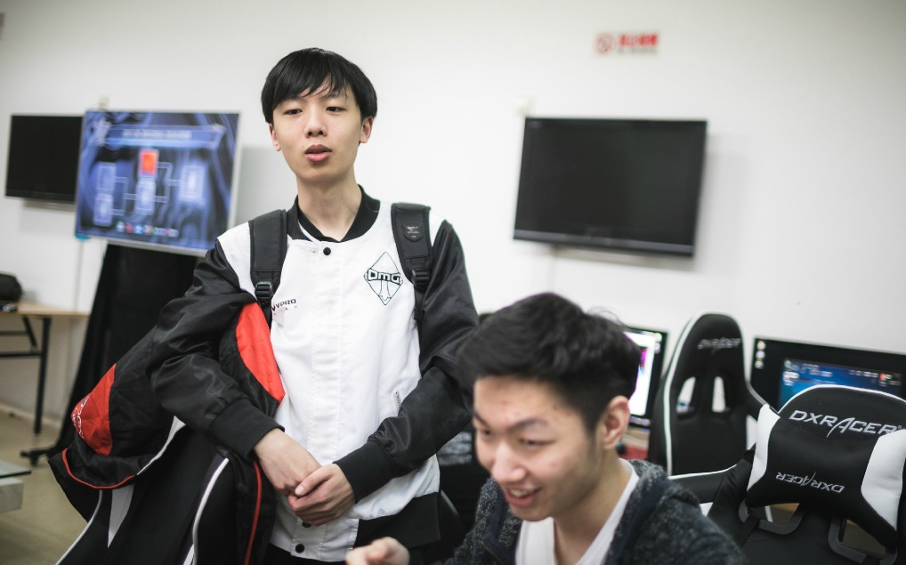 EDG轻取HLE,ShowMaker开启传奇时刻焦点之战成都决赛之夜,成为赛场最大亮点的简单介绍 EDG轻取HLE,ShowMaker开启传奇时刻焦点之战成都决赛之夜,成为赛场最大亮点的简单介绍