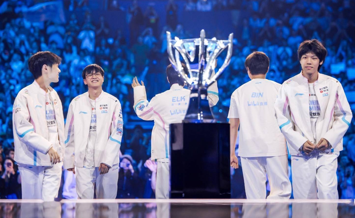 G2血洗HKA，Faker开启传奇时刻峡谷大战全球总决赛，强势挺进下一轮