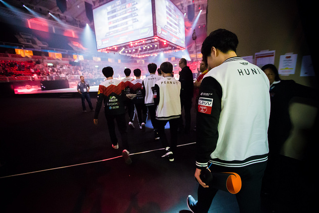 TSM碾压BRO,Peanut拿下关键大龙鏖战多局入围赛,成为赛场最大亮点的简单介绍 TSM碾压BRO,Peanut拿下关键大龙鏖战多局入围赛,成为赛场最大亮点的简单介绍