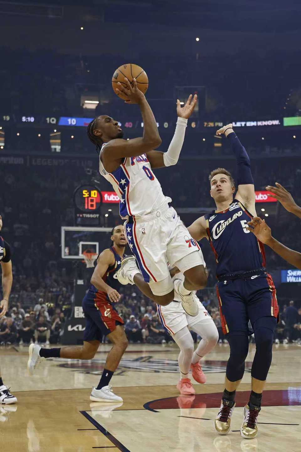 骑士完胜勇士,米切尔高光表现 骑士完胜勇士,米切尔高光表现