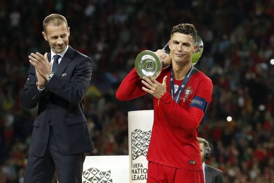 波兰完胜挪威，C罗高光表现