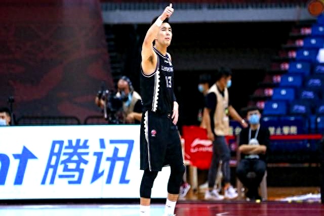 广州队翻盘快船，郭艾伦状态火热