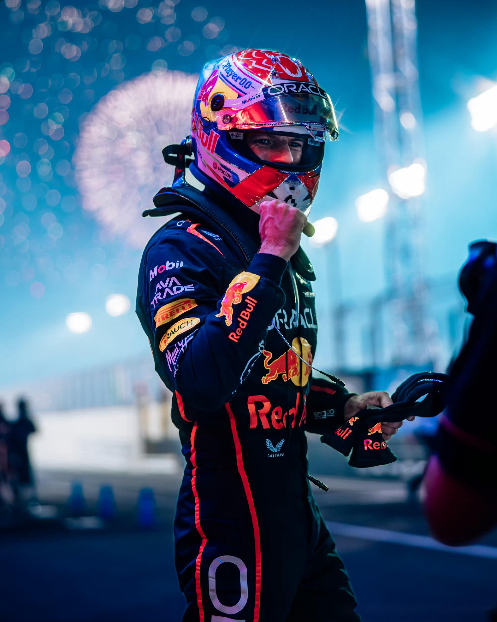 梅赛德斯翻盘阿斯顿马丁，维斯塔潘扛起全队