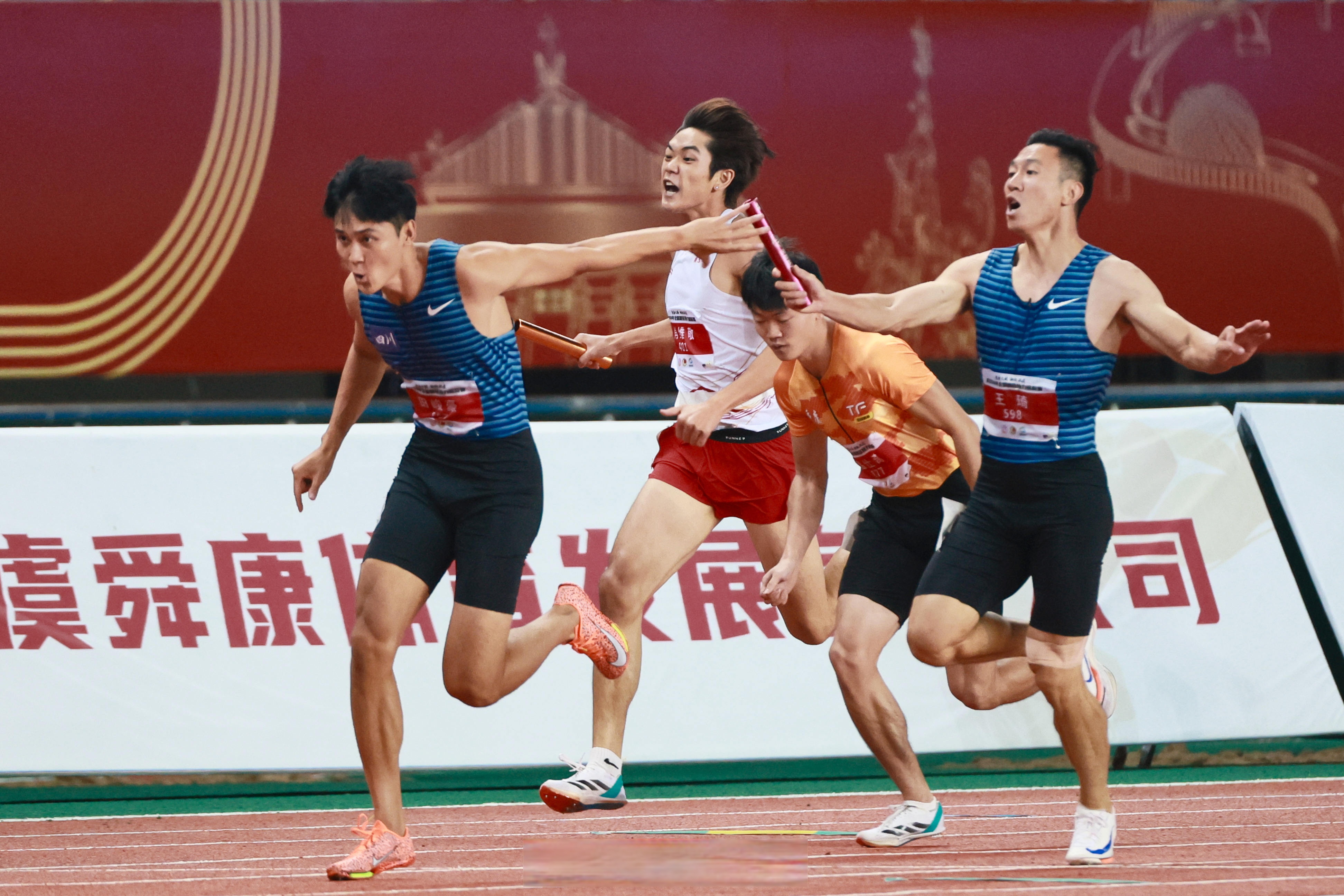 上海队力克四川队，高诗岩扛起全队