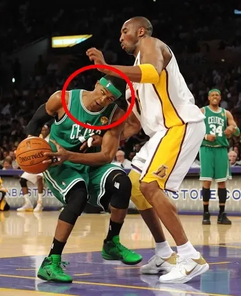 湖人险胜广州队,克莱惊艳四座 湖人险胜广州队,克莱惊艳四座