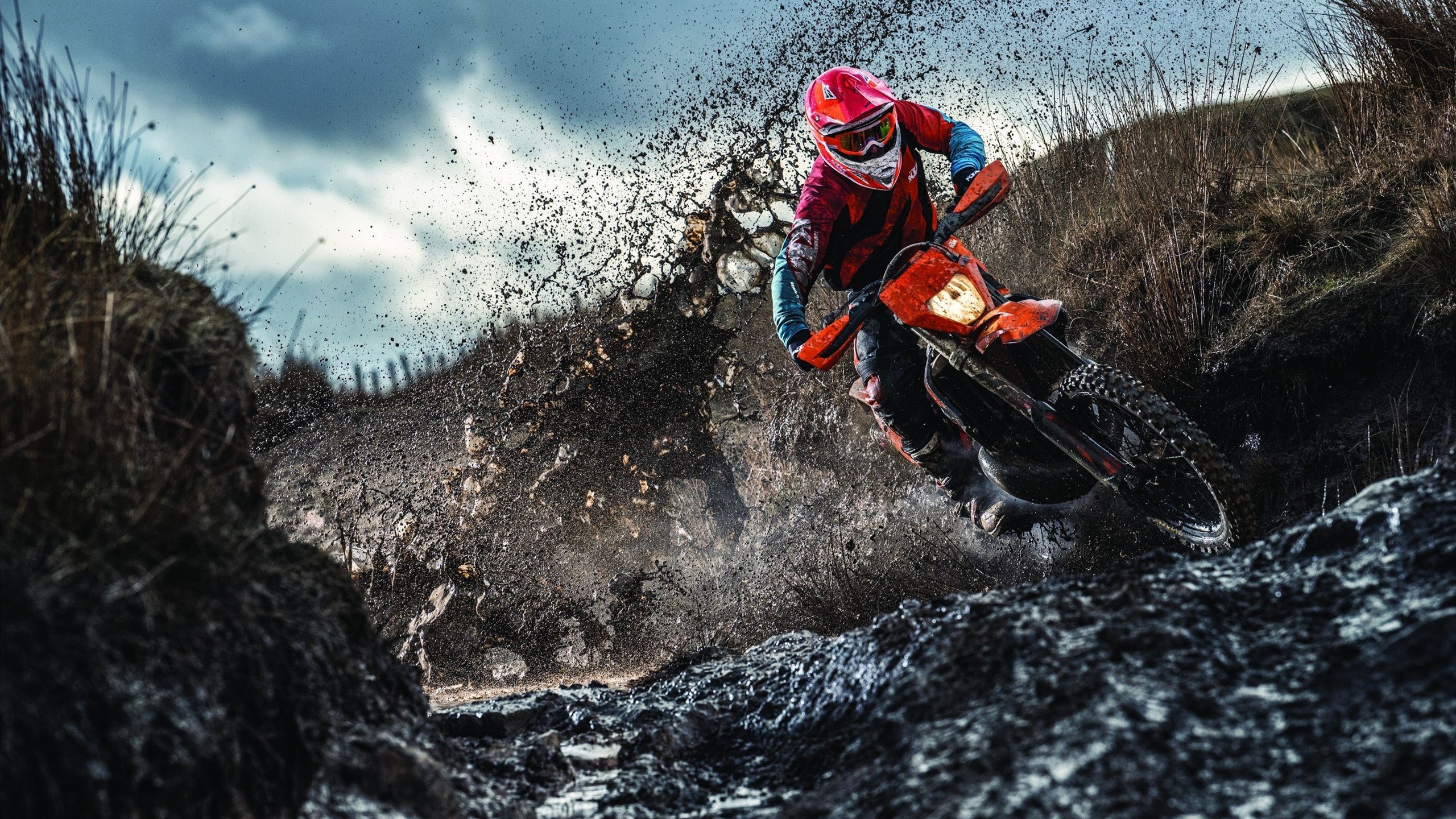 范弗利特状态炸裂！活塞对阵辽宁队激战，火热表现引爆篮球圈